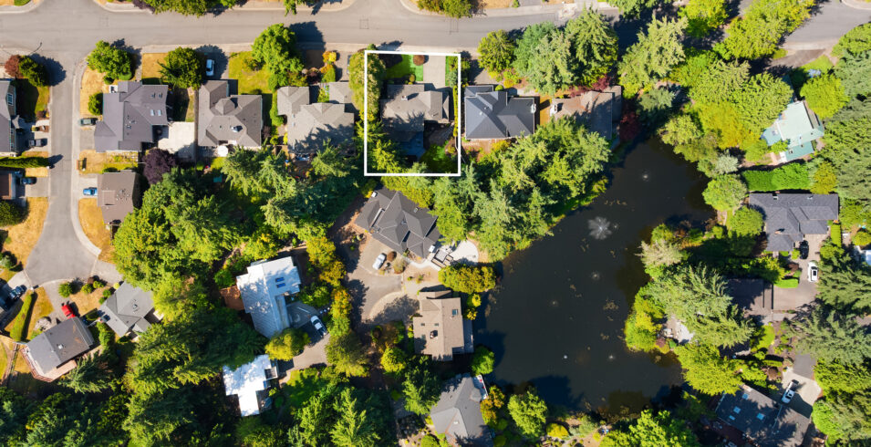 Overhead aerial with box outlining Kirkland Highlands home backing to community pond
