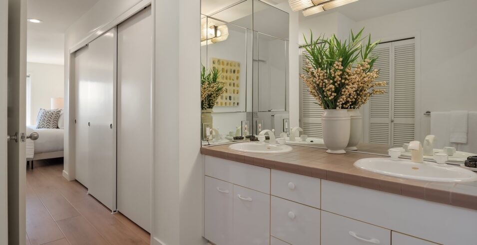Hallway to the bedroom and bath